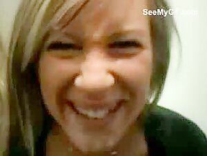 Real life girlfriend gives blowjob